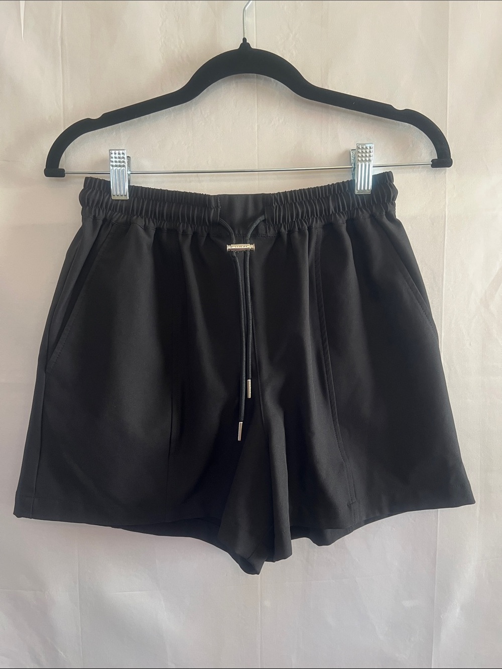Varley Mid-Rise Women's Black Shorts, size XS